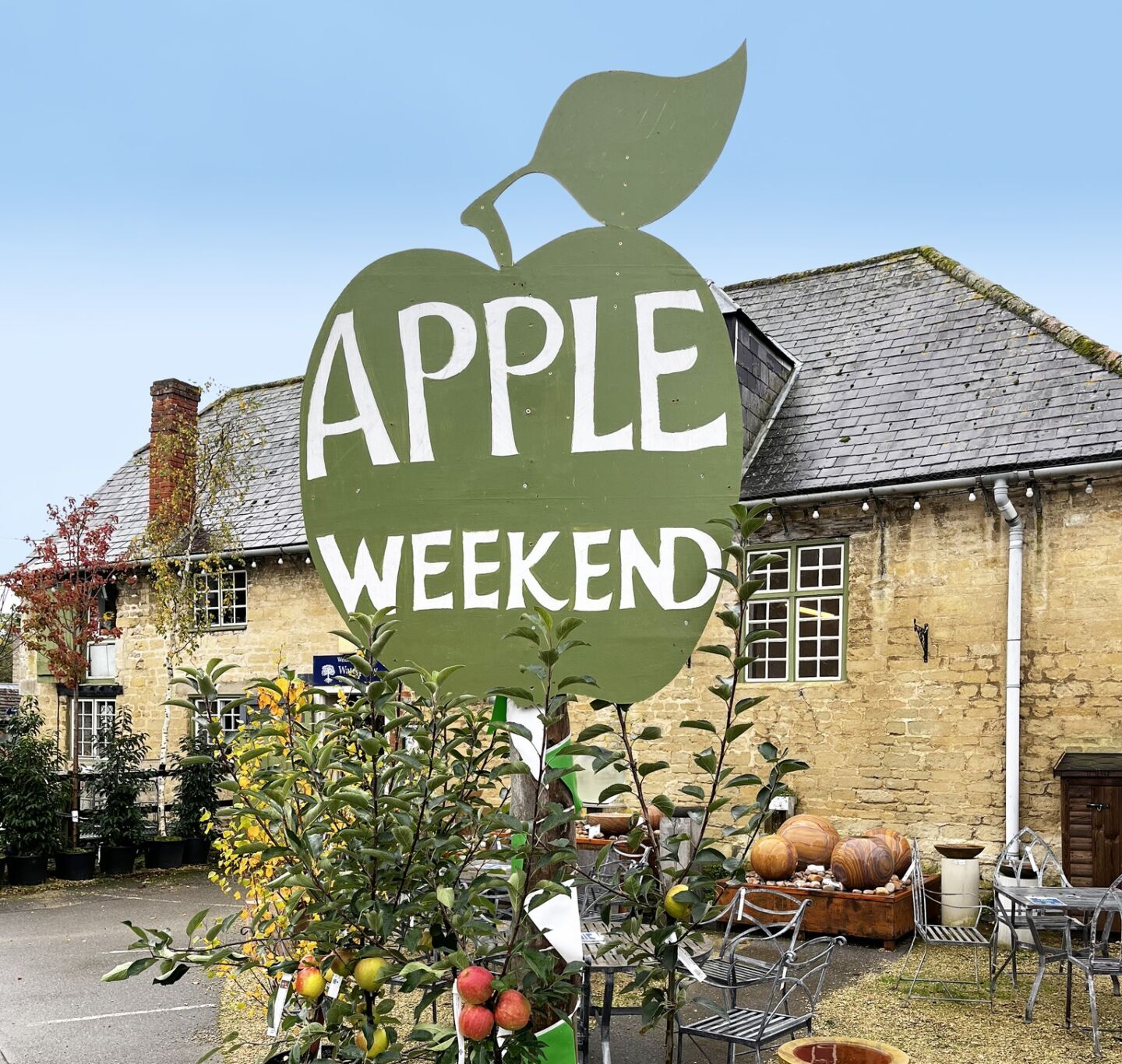 Apple Weekend